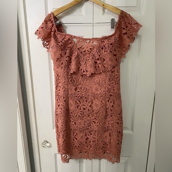 Guess floral lace dress. - Picture 1 of 3